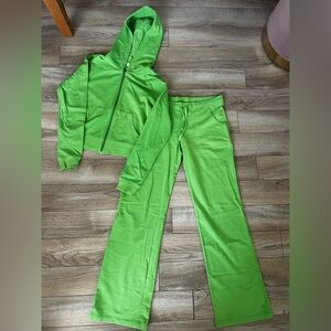 Green 2 piece lounge set